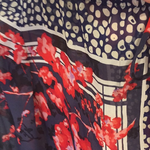 Sheer Guess Top - Picture 8 of 8